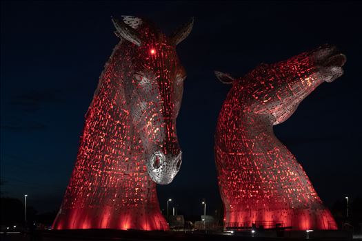 Built of structural steel with a stainless steel cladding, The Kelpies are 30 metres high and weigh 300 tonnes each. Construction began in June 2013